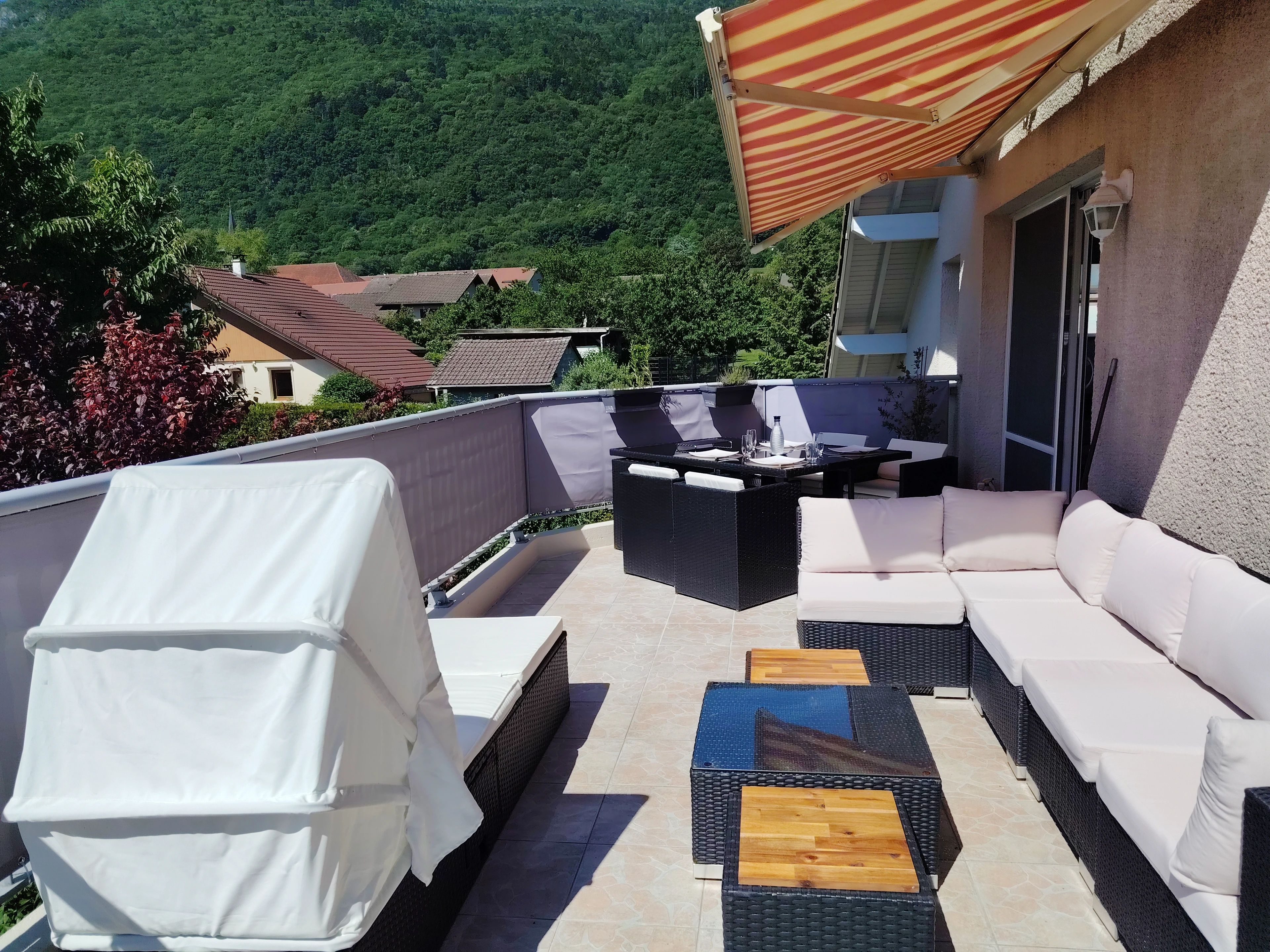 Appartement-villa 130m²,jardin 150m²,terrasse-balcon 25m², Sud,vue sur les Alpes ;