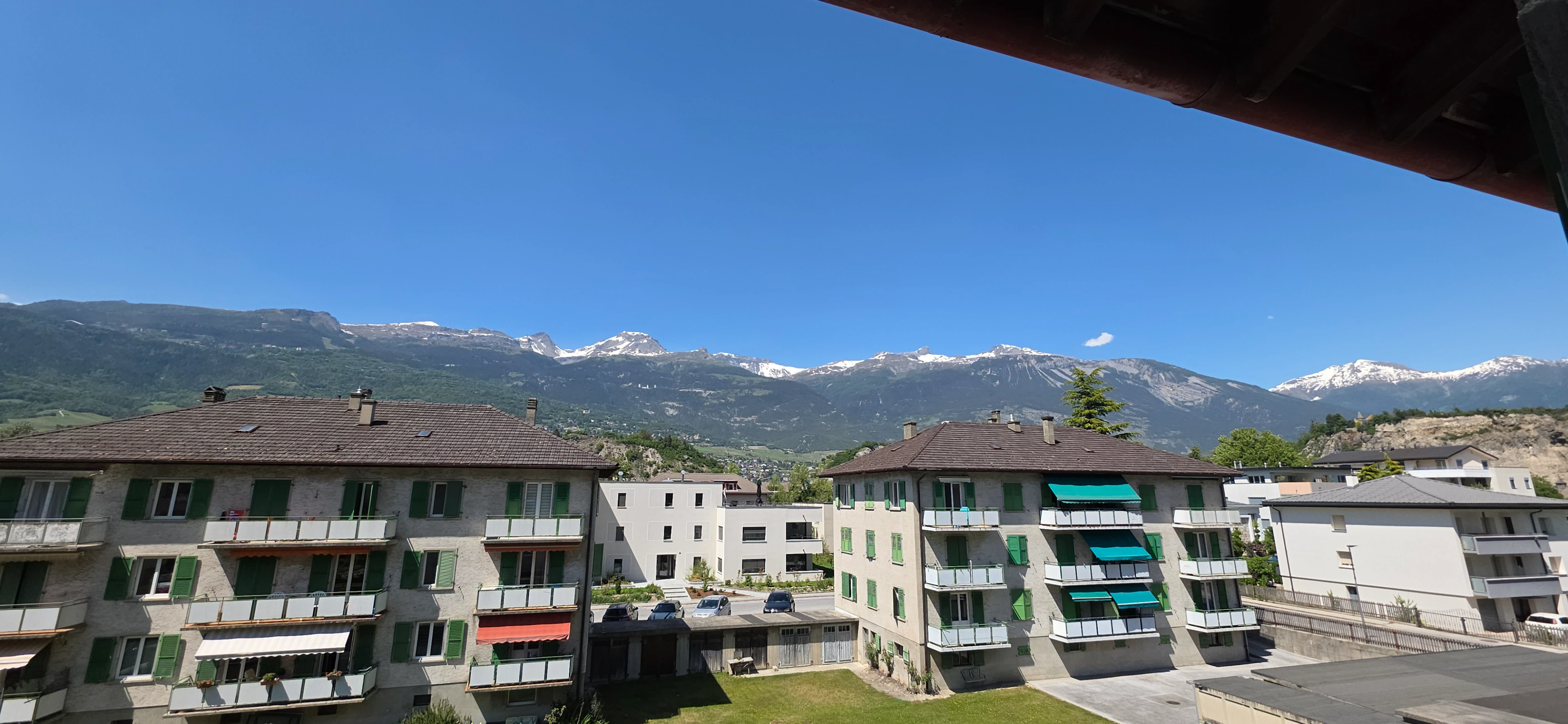 Appartement de 3,5 pièces lumineux vue sur les montagne — photo 4