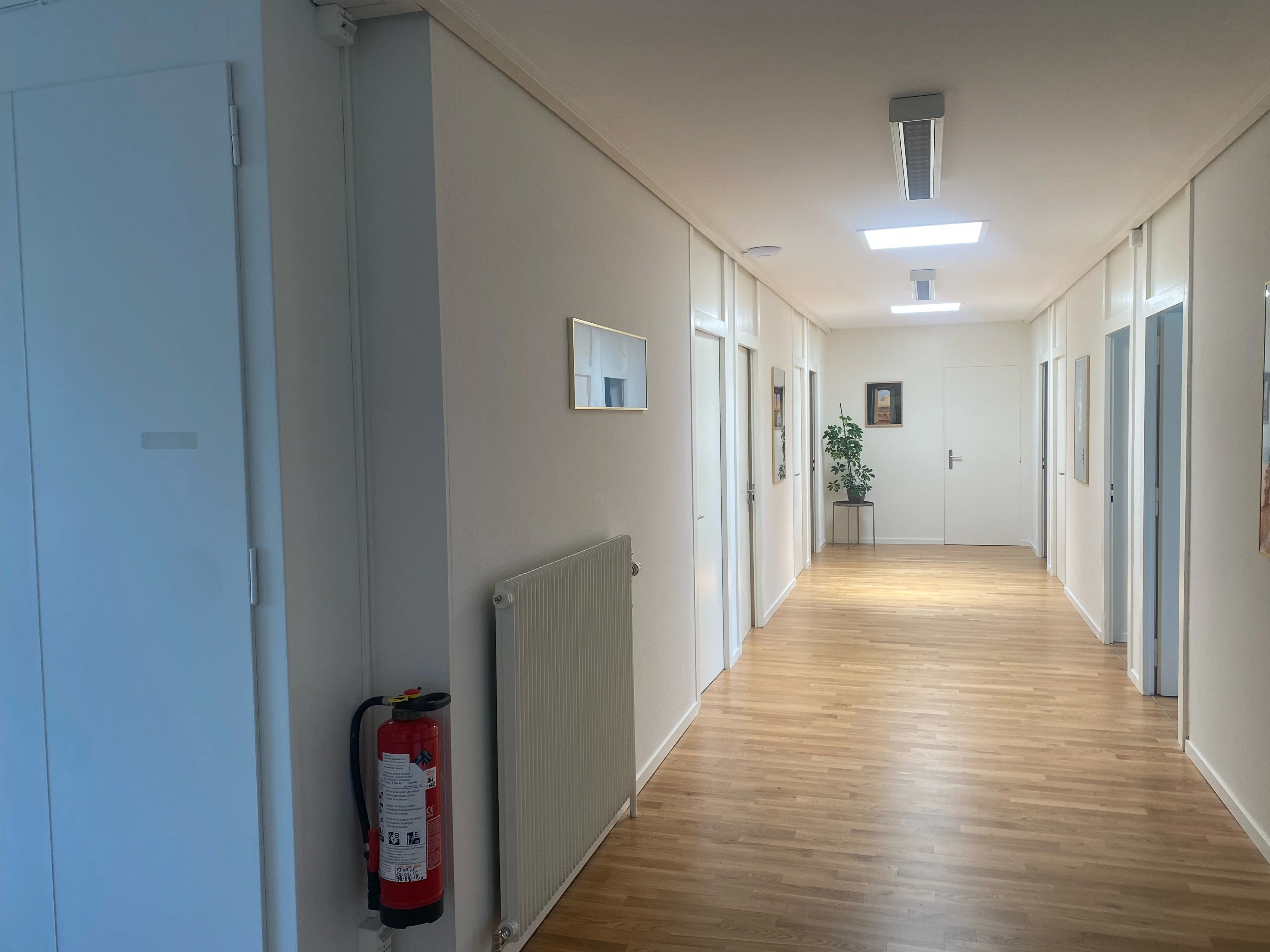 A LOUER - Nations / Gare - Bureau d'environ 180 m² (CHF 28,30.- le m2)