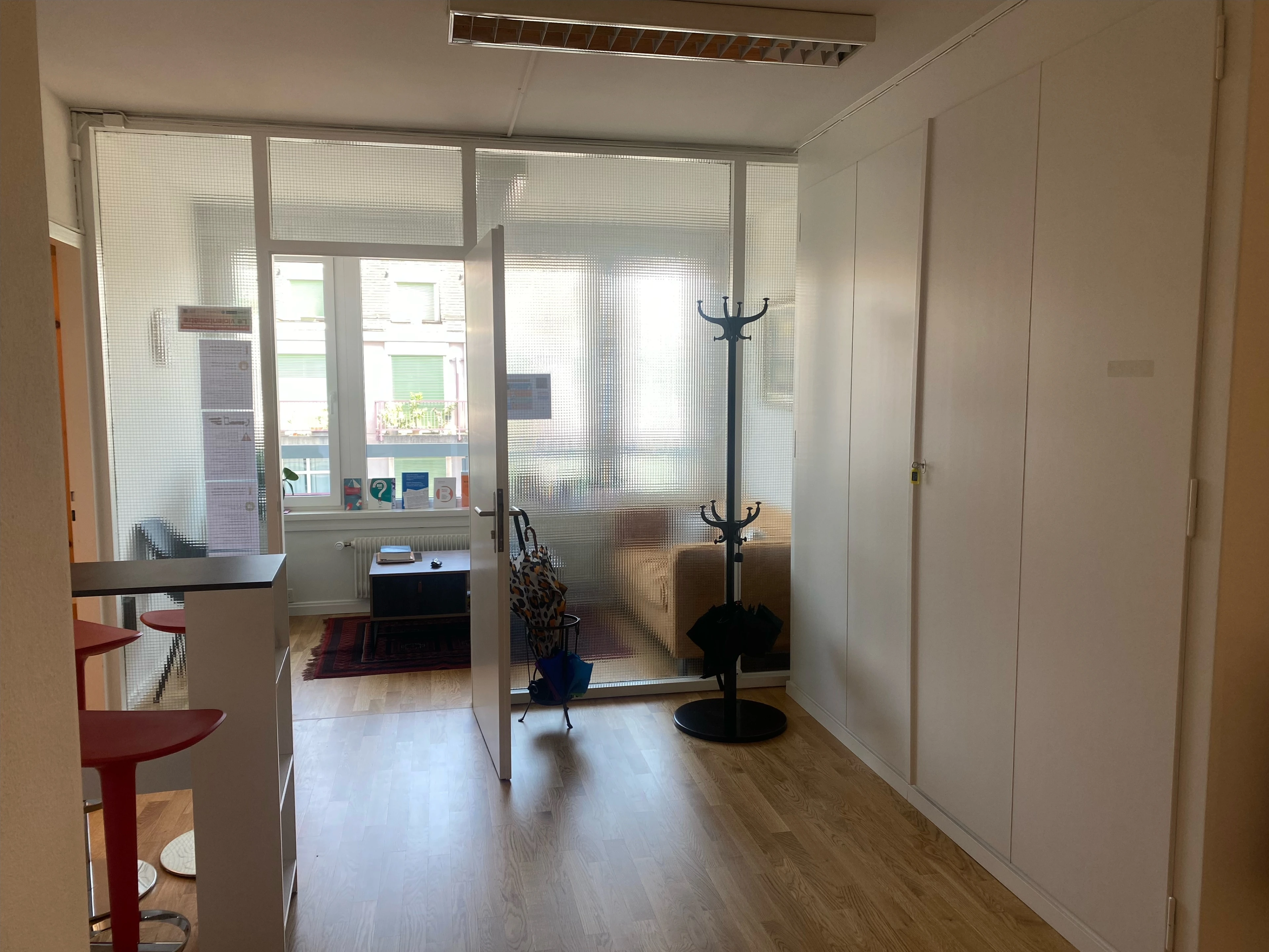 A LOUER - Nations / Gare - Bureau d'environ 180 m² (CHF 28,30.- le m2) — photo 4