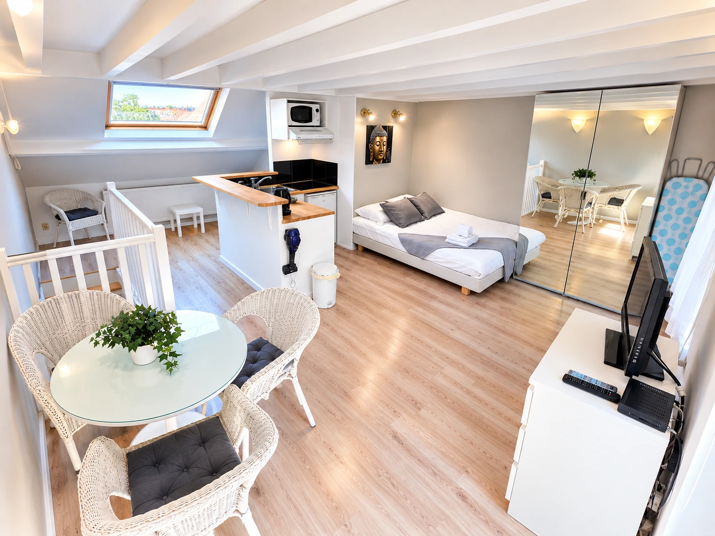 CENTRE - GRAND STUDIO MEUBLE + BELLE TERRASSE