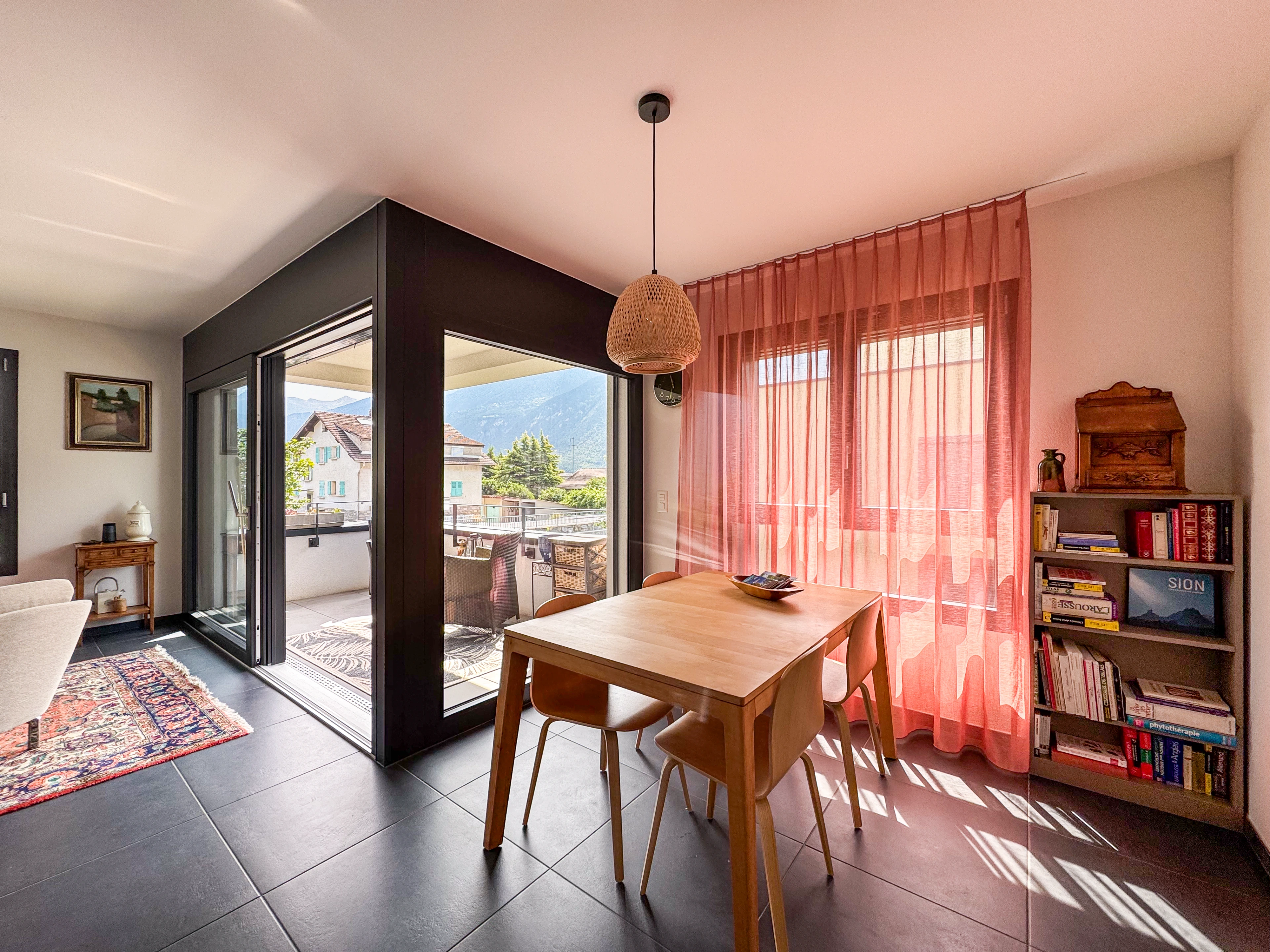 À louer – Appartement 2,5 pièces récent à Uvrier