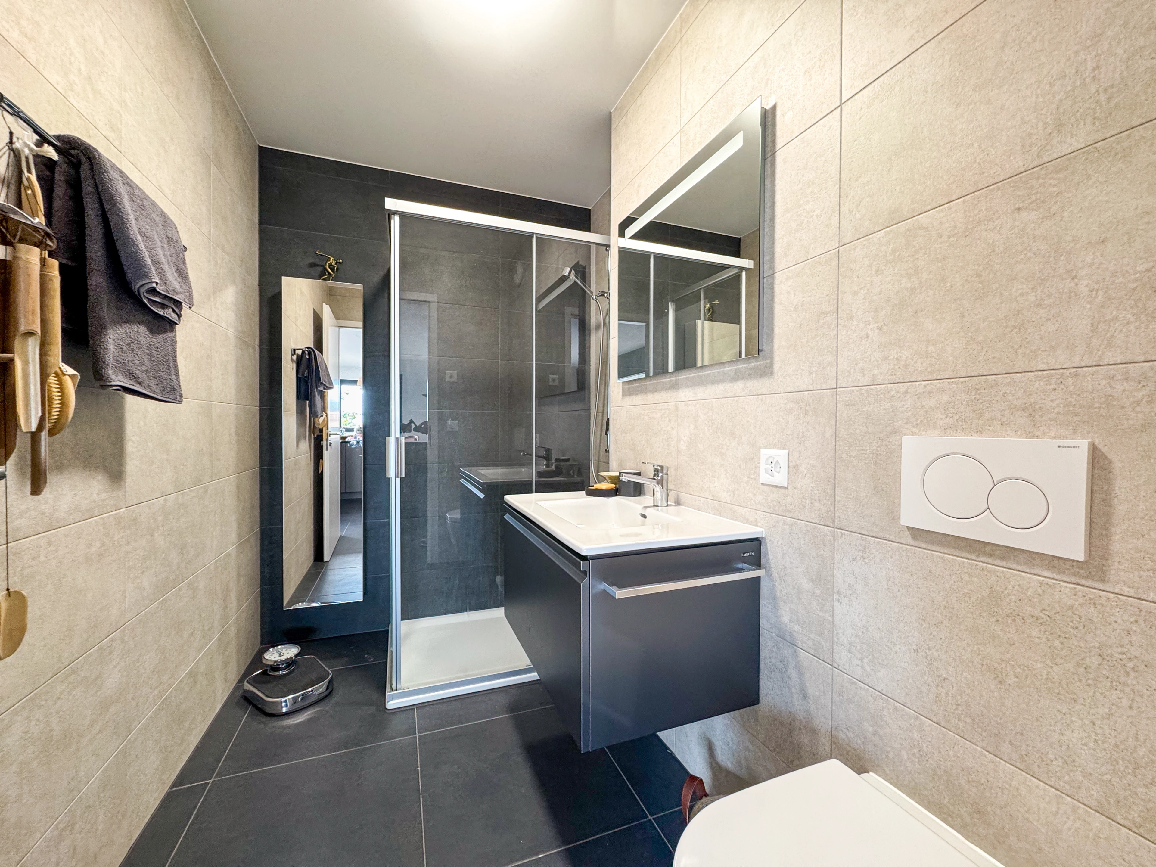 À louer – Appartement 2,5 pièces récent à Uvrier — photo 3