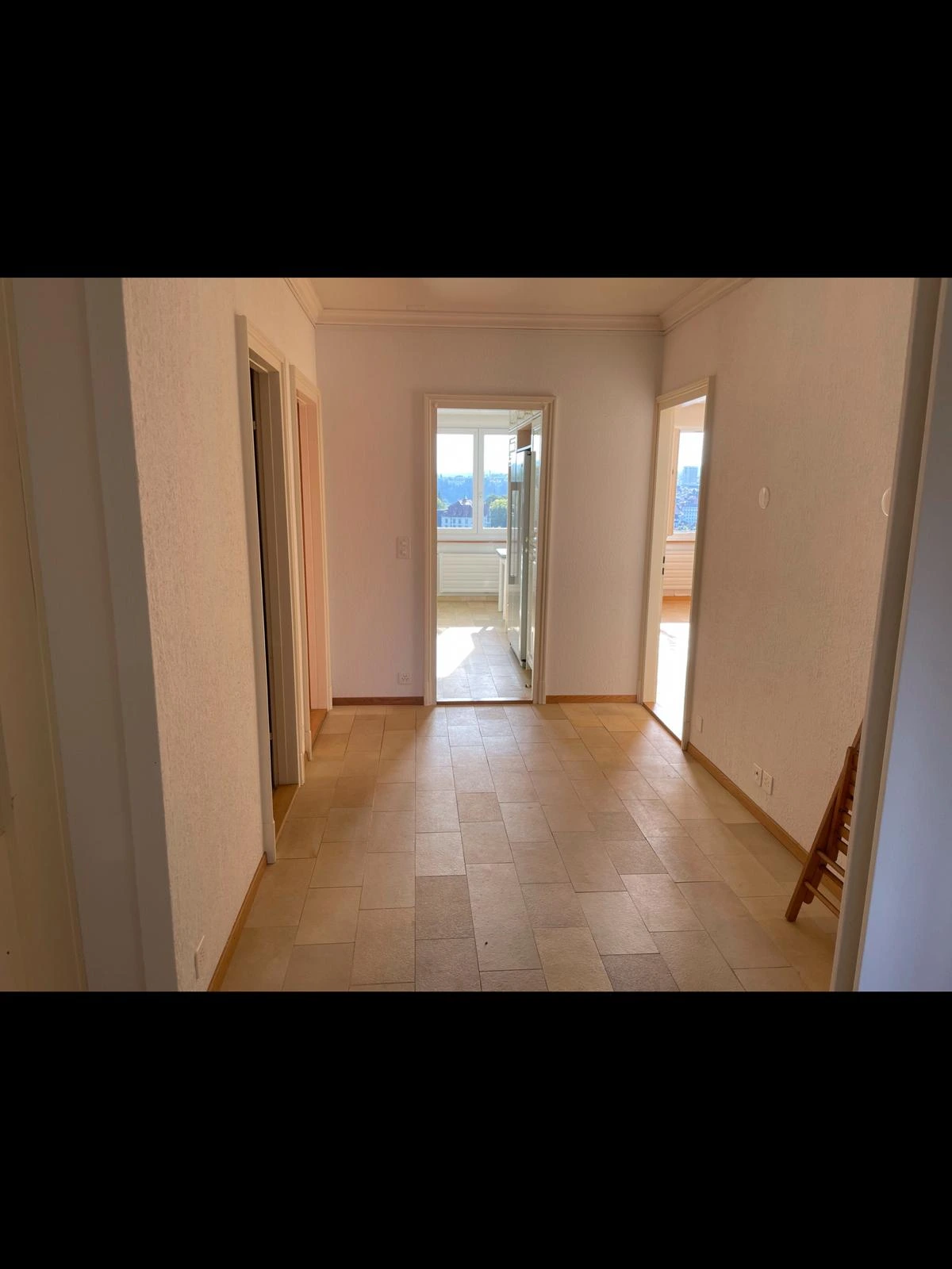 Appartement 5.5 pièces,145m2-9ème dernier étage.Loyer 1990.-/Charges 550.-/2 parkings 160.- — photo 2