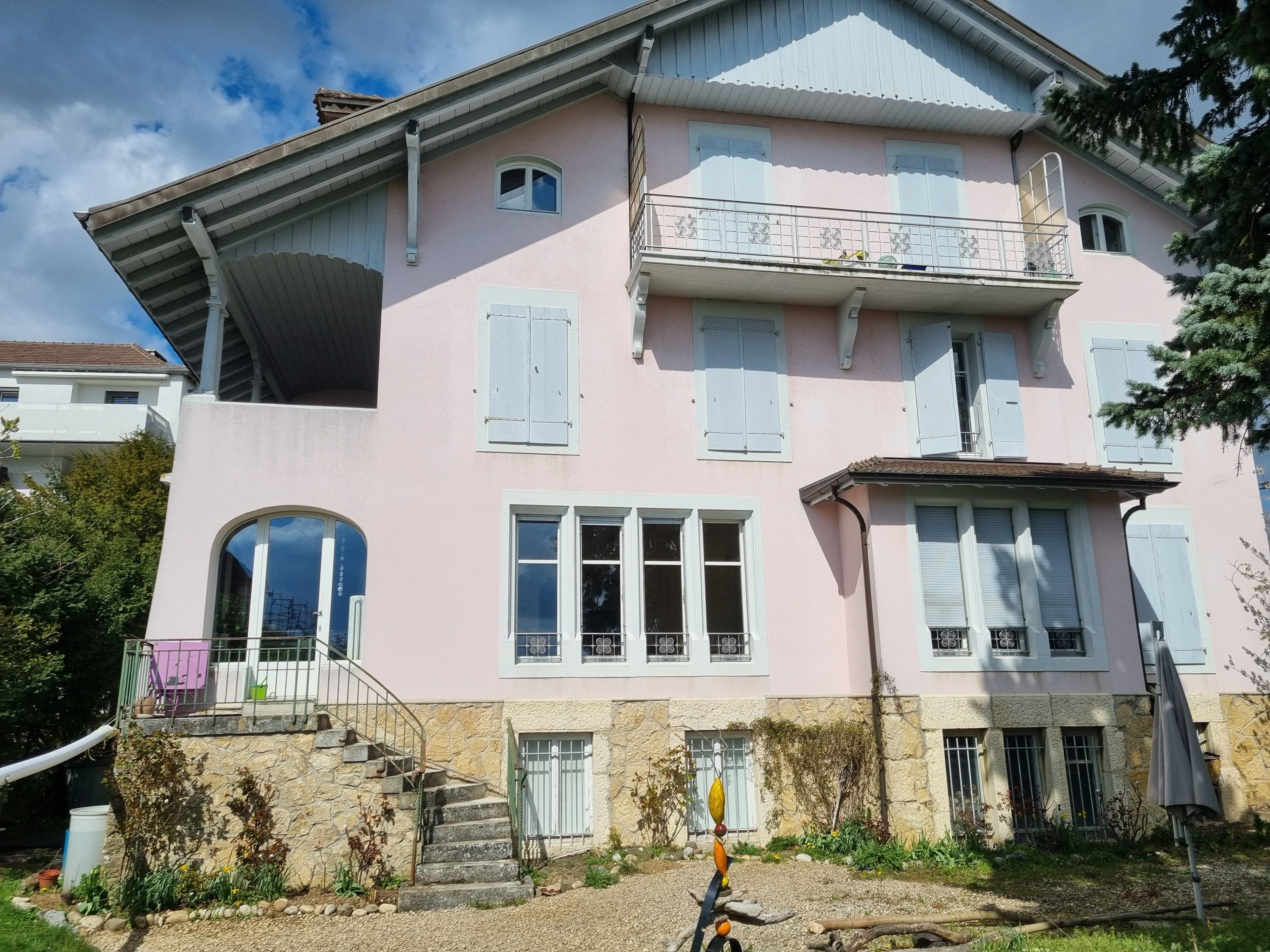 Appartement de 5,5 pièces à louer à Neuchâtel, calme, vue