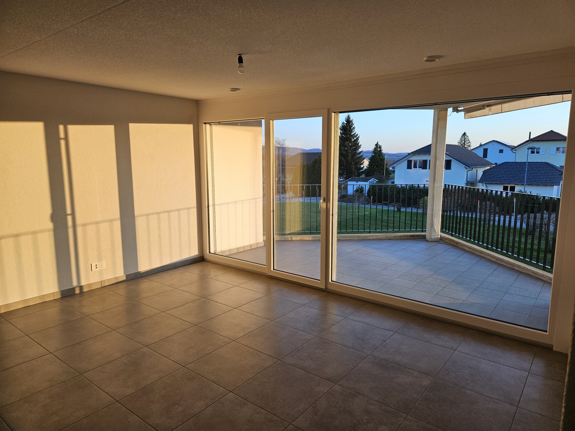 2.5 pièces très lumineux avec splendides couchers de soleil toute l'année ! — photo 3