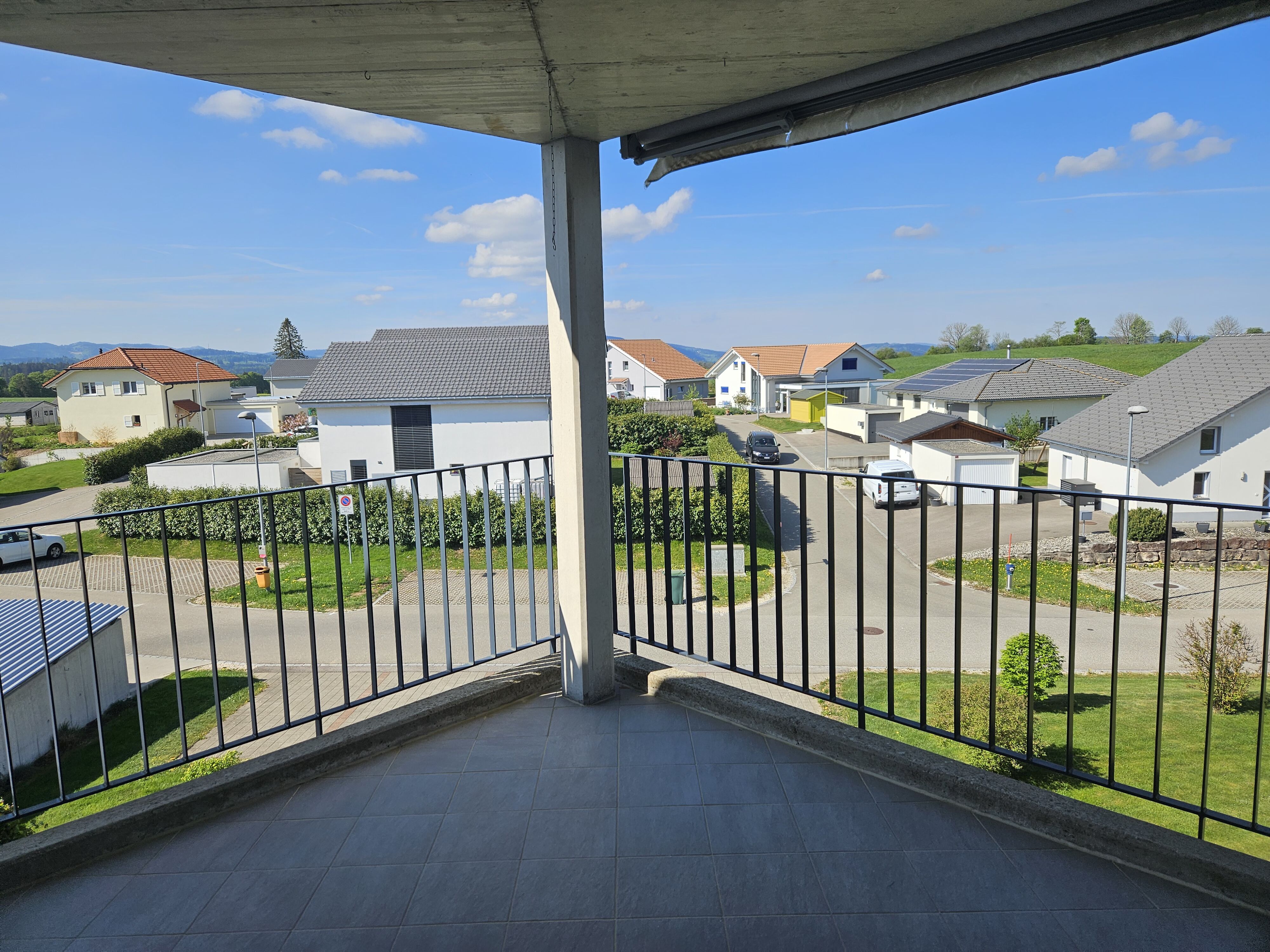 Appartement de 3 1/2 pièces avec vue imprenable et transversale. Splendides couchers de soleil toute l'année ! — photo 4