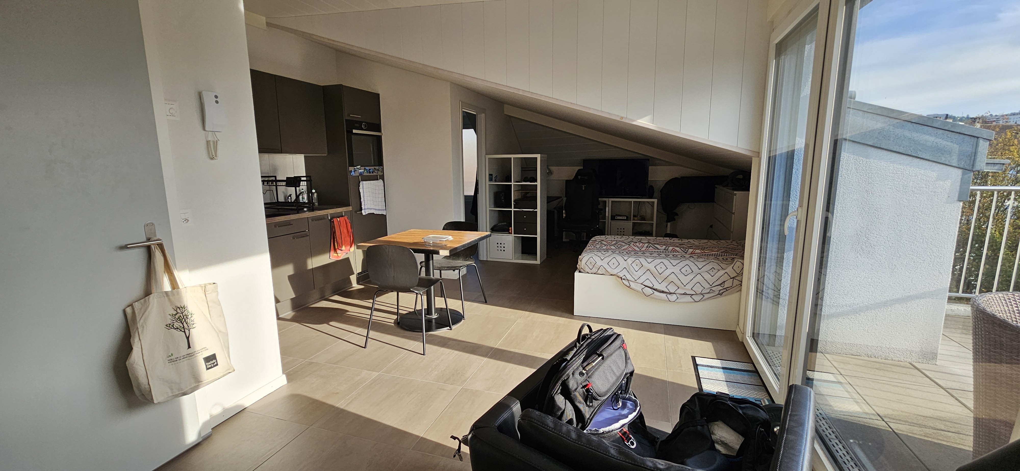 Beau studio meublé vue sur lac disponible immédiatement — photo 2