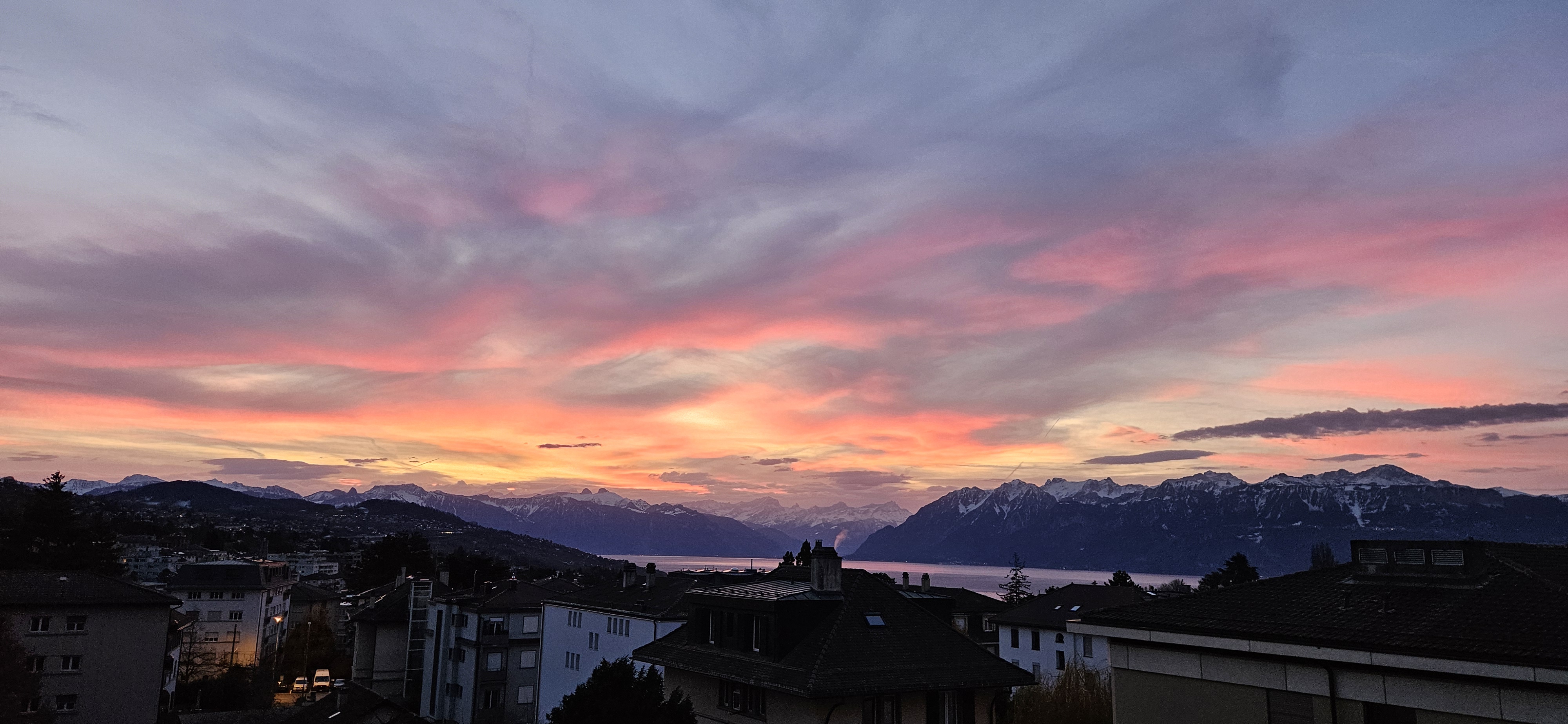 Beau studio meublé vue sur lac disponible immédiatement